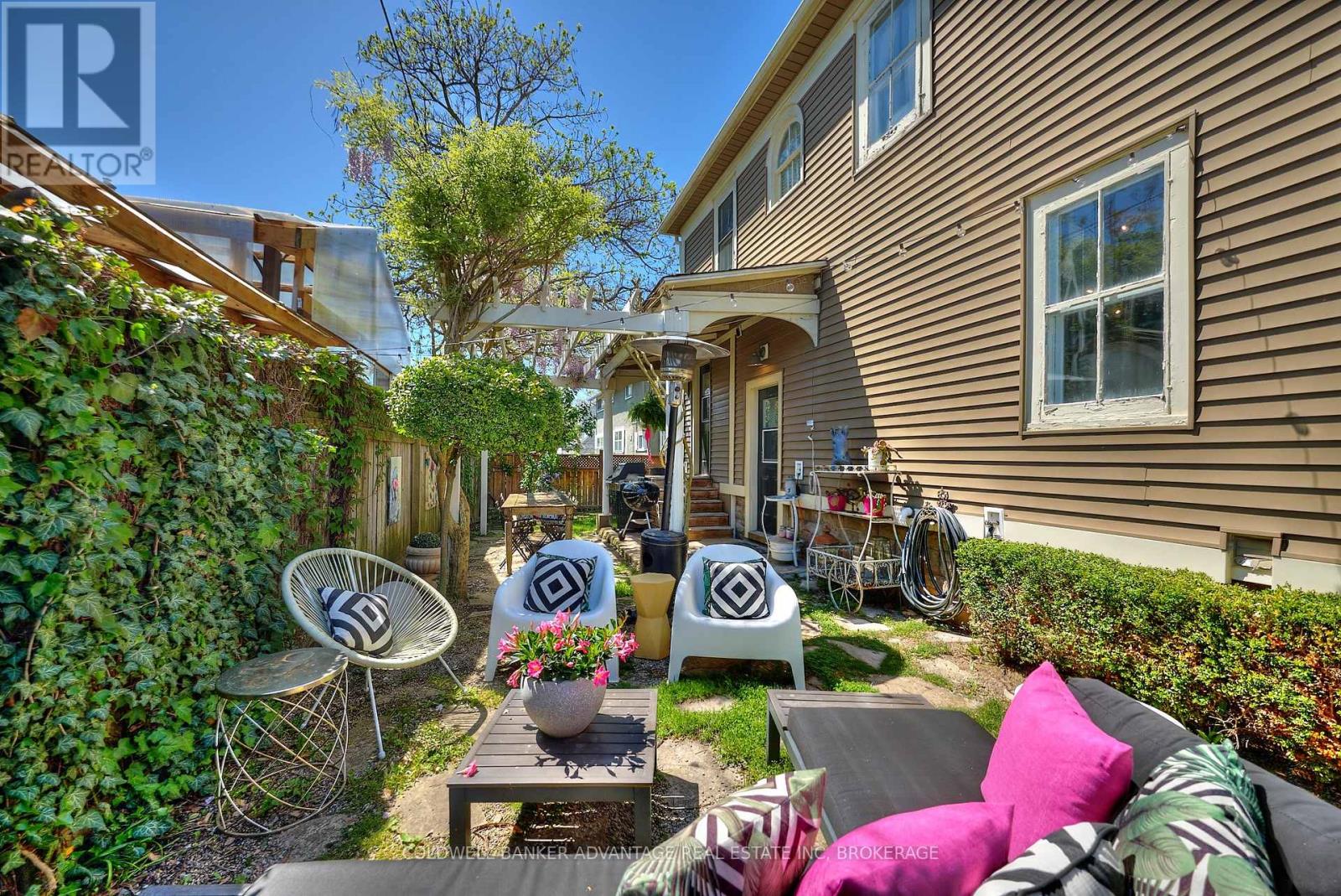 Photo 3 of 159 Merritt Street W, Welland ON