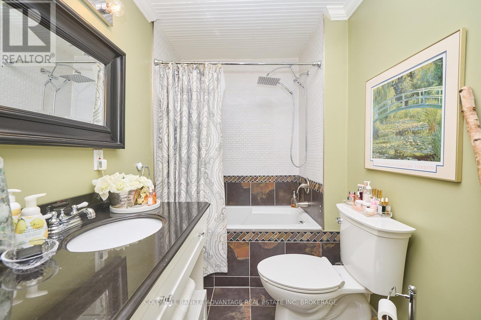 Photo 31 of 159 Merritt Street W, Welland ON