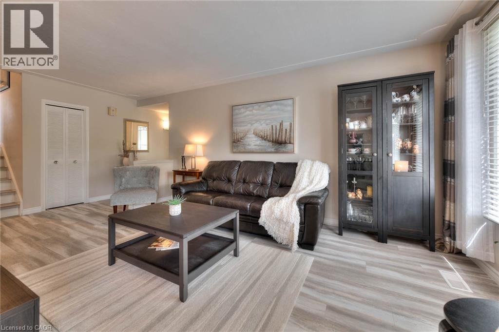 Photo 4 of 232 Kenneth Avenue, Kitchener ON
