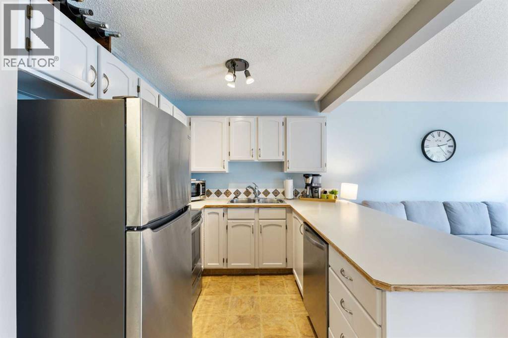 Photo 10 of 60 Country Hills Villas Nw, Calgary AB