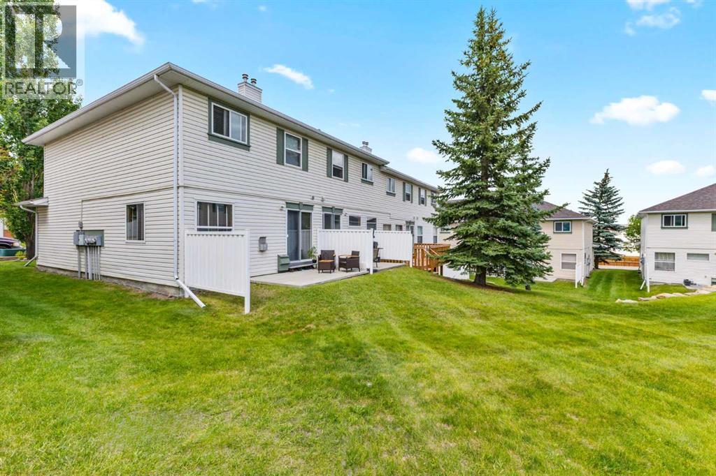 Photo 30 of 60 Country Hills Villas Nw, Calgary AB