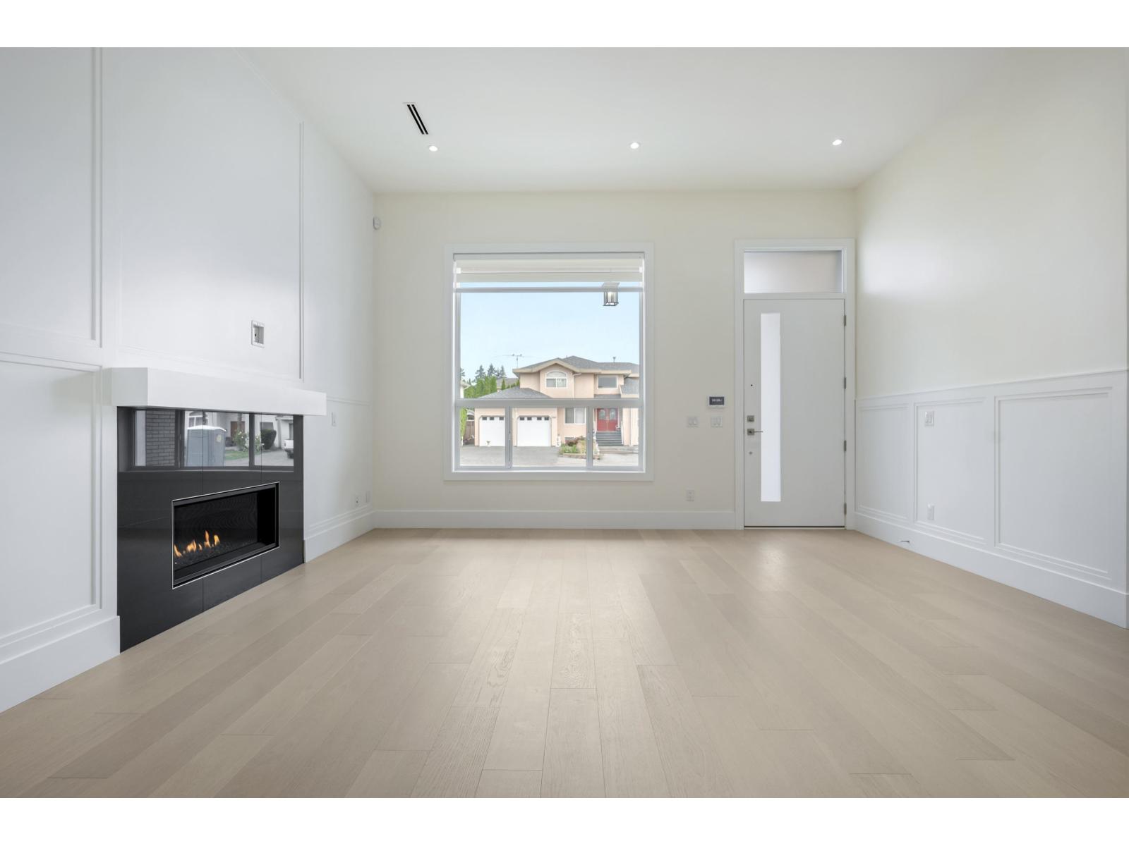 Photo 3 of 15658 82 A Avenue, Surrey BC