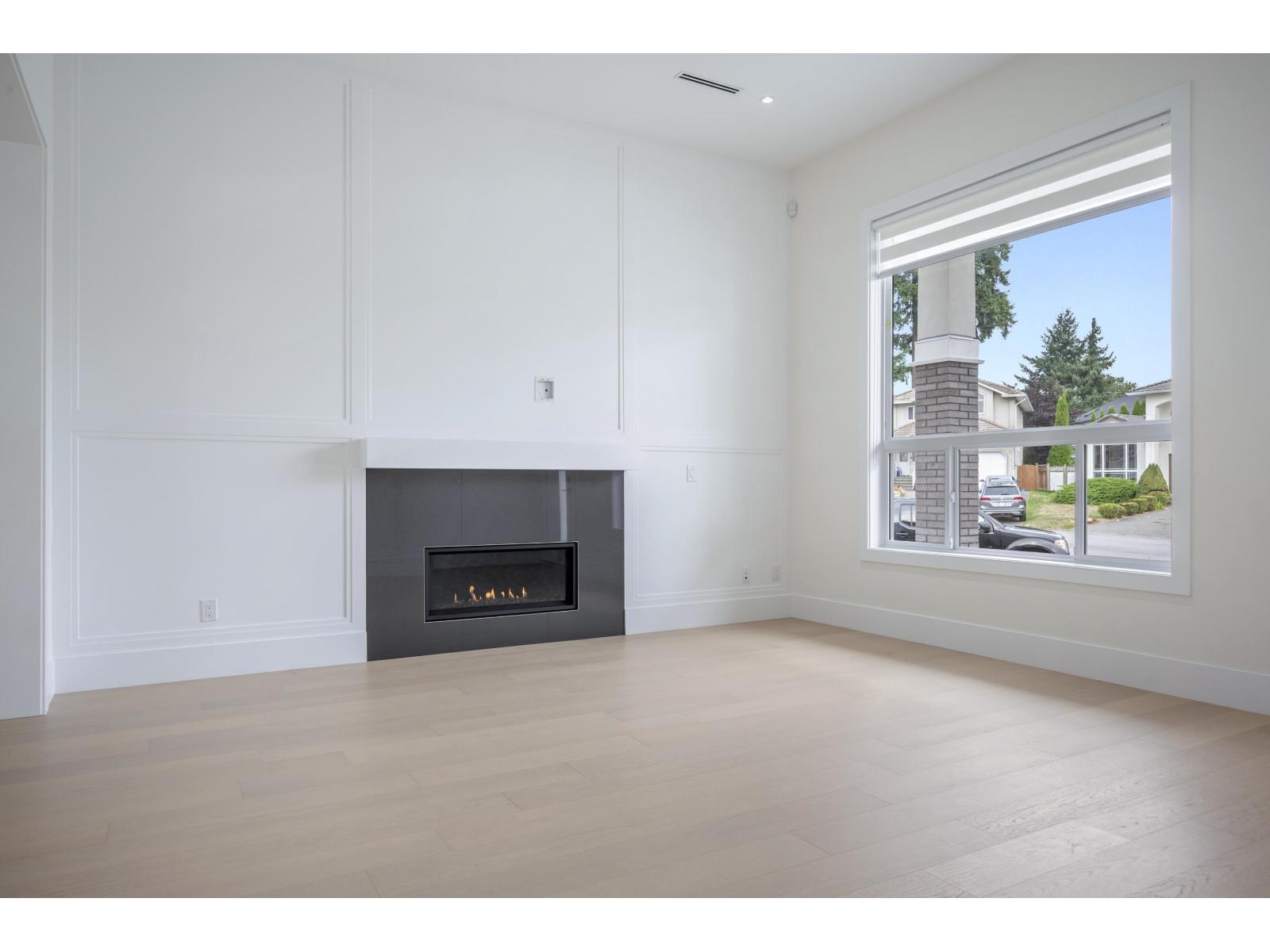 Photo 4 of 15658 82 A Avenue, Surrey BC