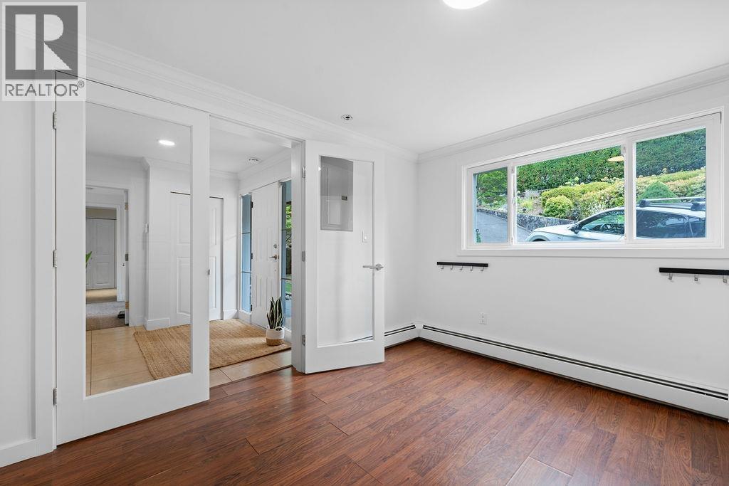 Photo 20 of 727 Crystal Court, North Vancouver BC