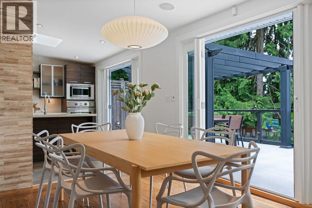 Photo 9 of 727 Crystal Court, North Vancouver BC