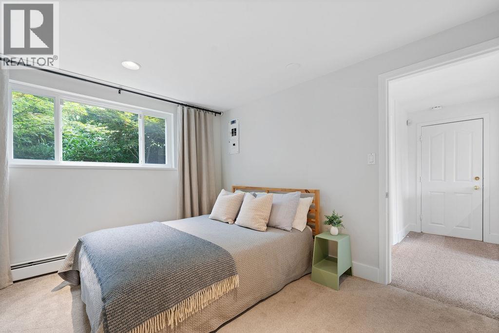 Photo 17 of 727 Crystal Court, North Vancouver BC