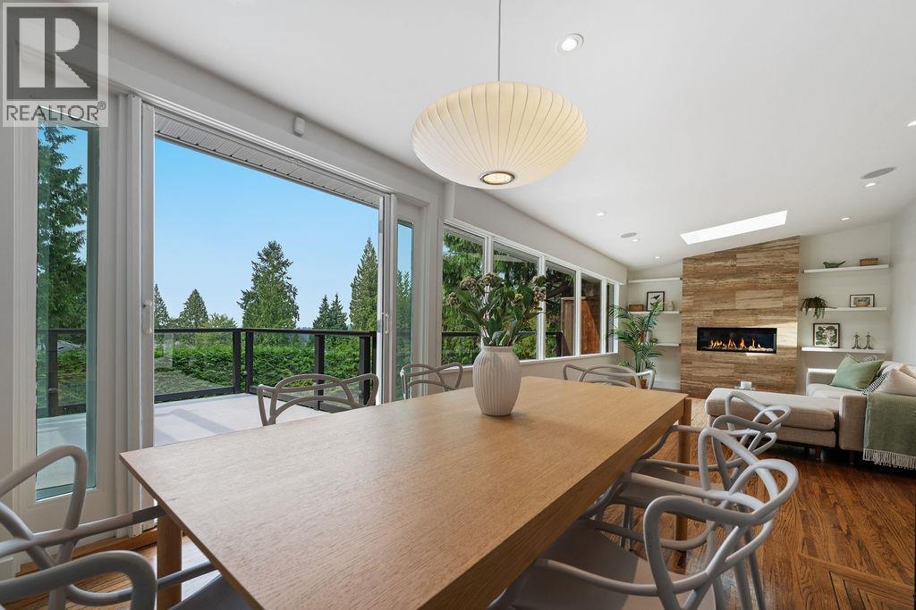 Photo 1 of 727 Crystal Court, North Vancouver BC