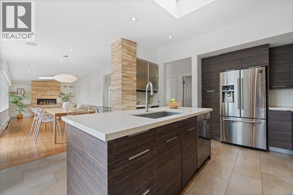 Photo 6 of 727 Crystal Court, North Vancouver BC