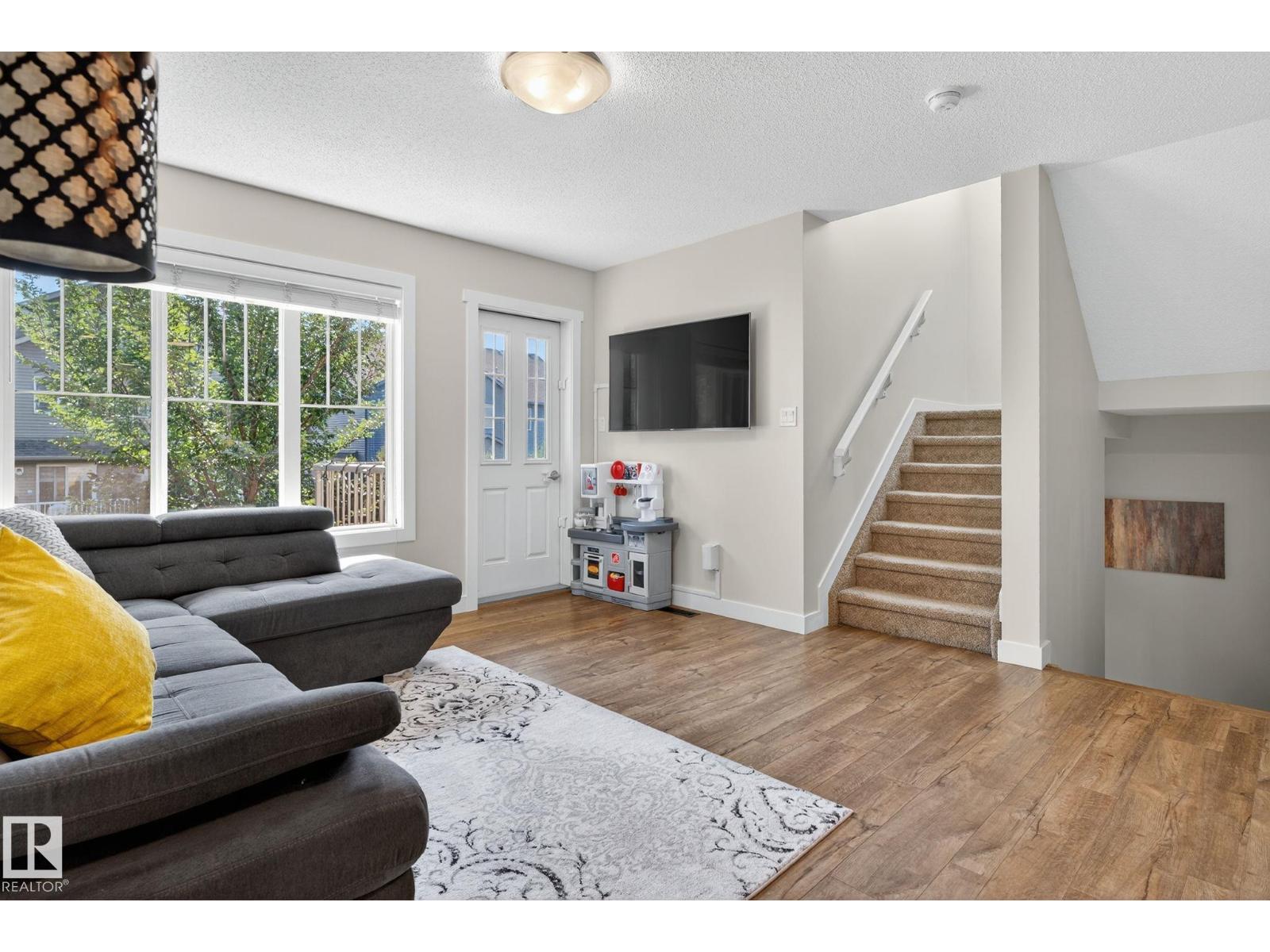 Photo 7 of 10 1005 Graydon Hill Bv Sw, Edmonton AB