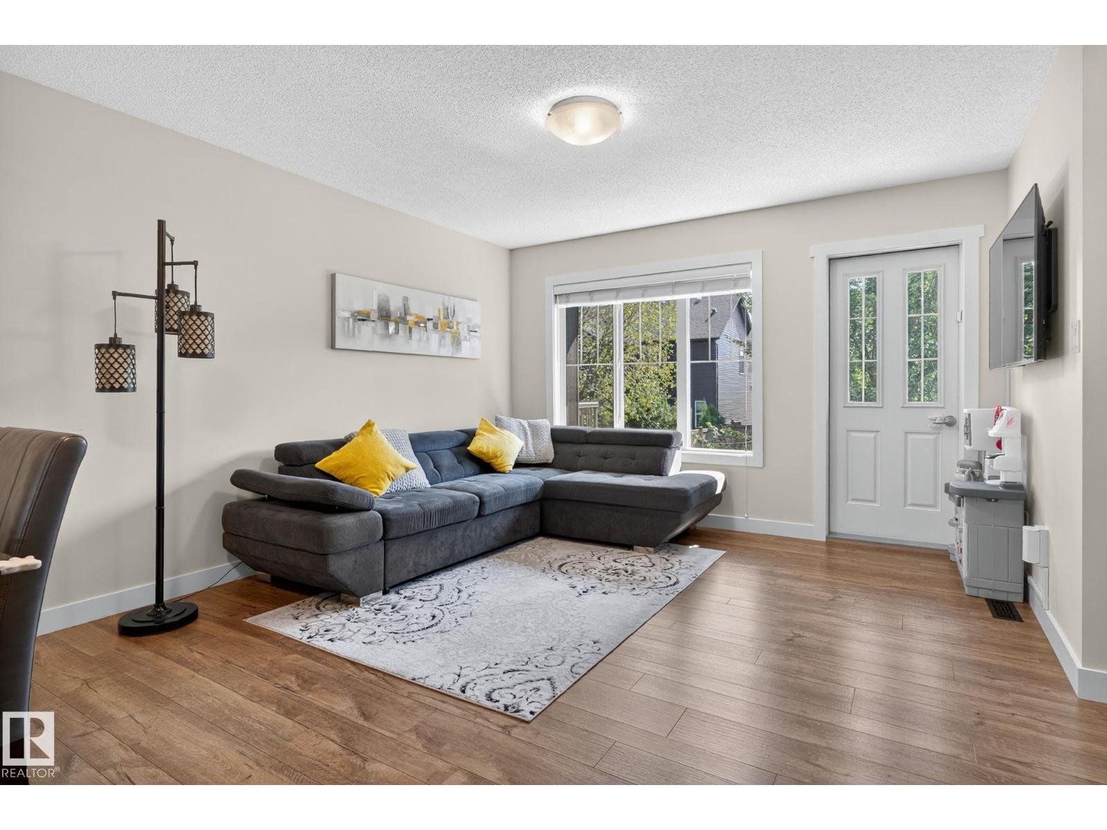 Photo 9 of 10 1005 Graydon Hill Bv Sw, Edmonton AB