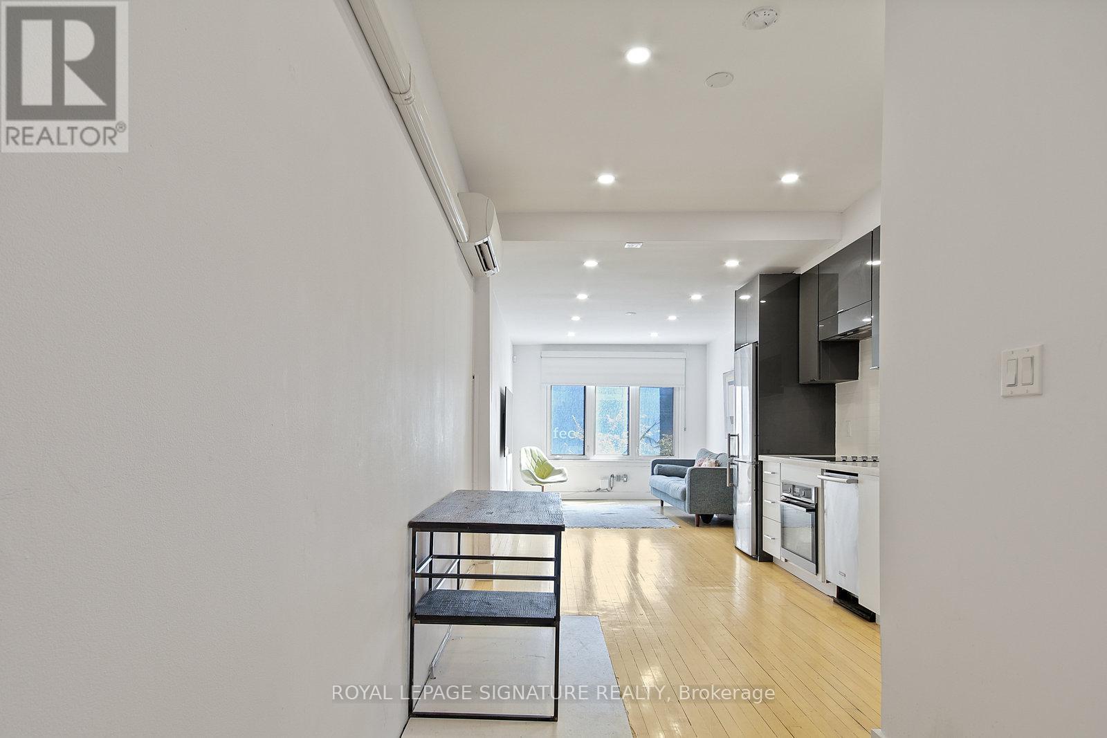 Photo 12 of Upper 1048 Queen Street W, Toronto ON