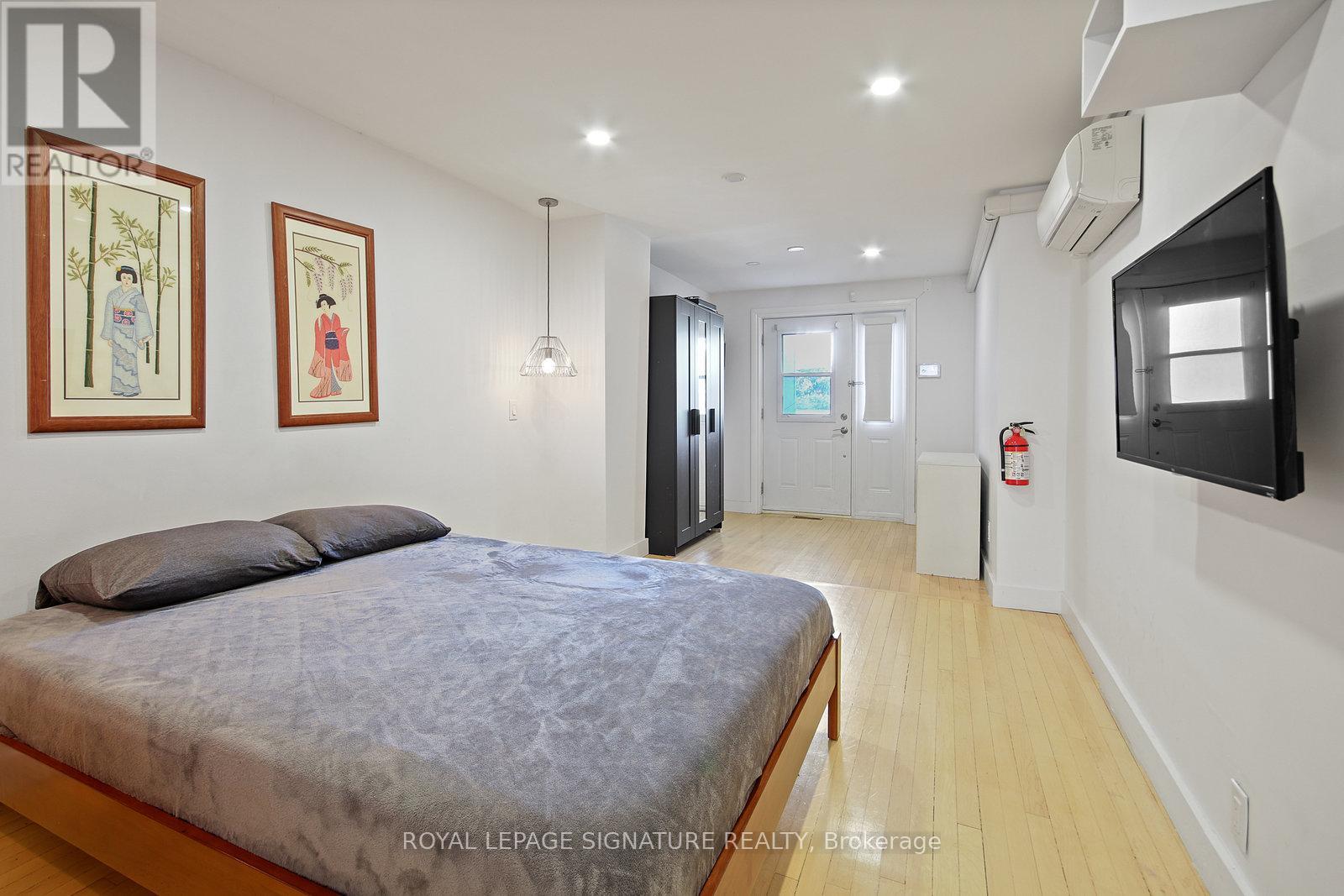 Photo 13 of Upper 1048 Queen Street W, Toronto ON