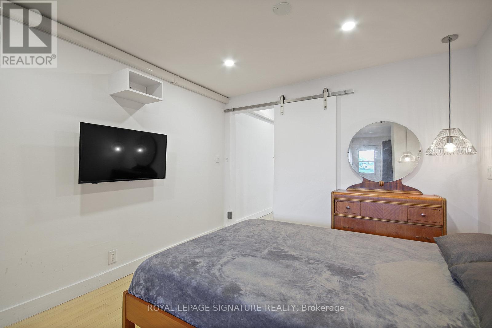 Photo 15 of Upper 1048 Queen Street W, Toronto ON