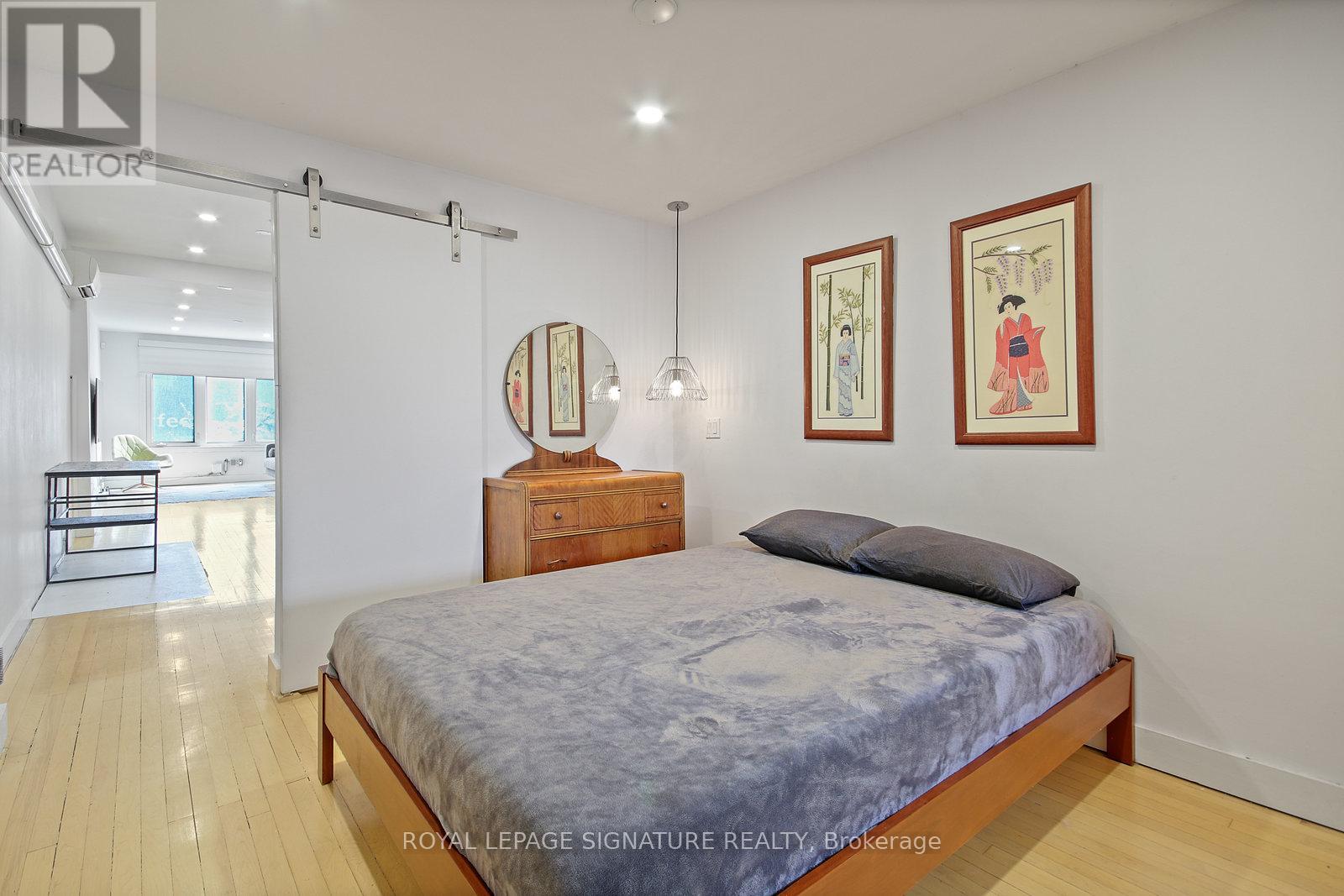 Photo 16 of Upper 1048 Queen Street W, Toronto ON