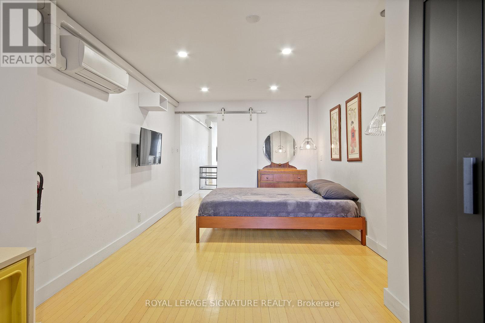 Photo 17 of Upper 1048 Queen Street W, Toronto ON