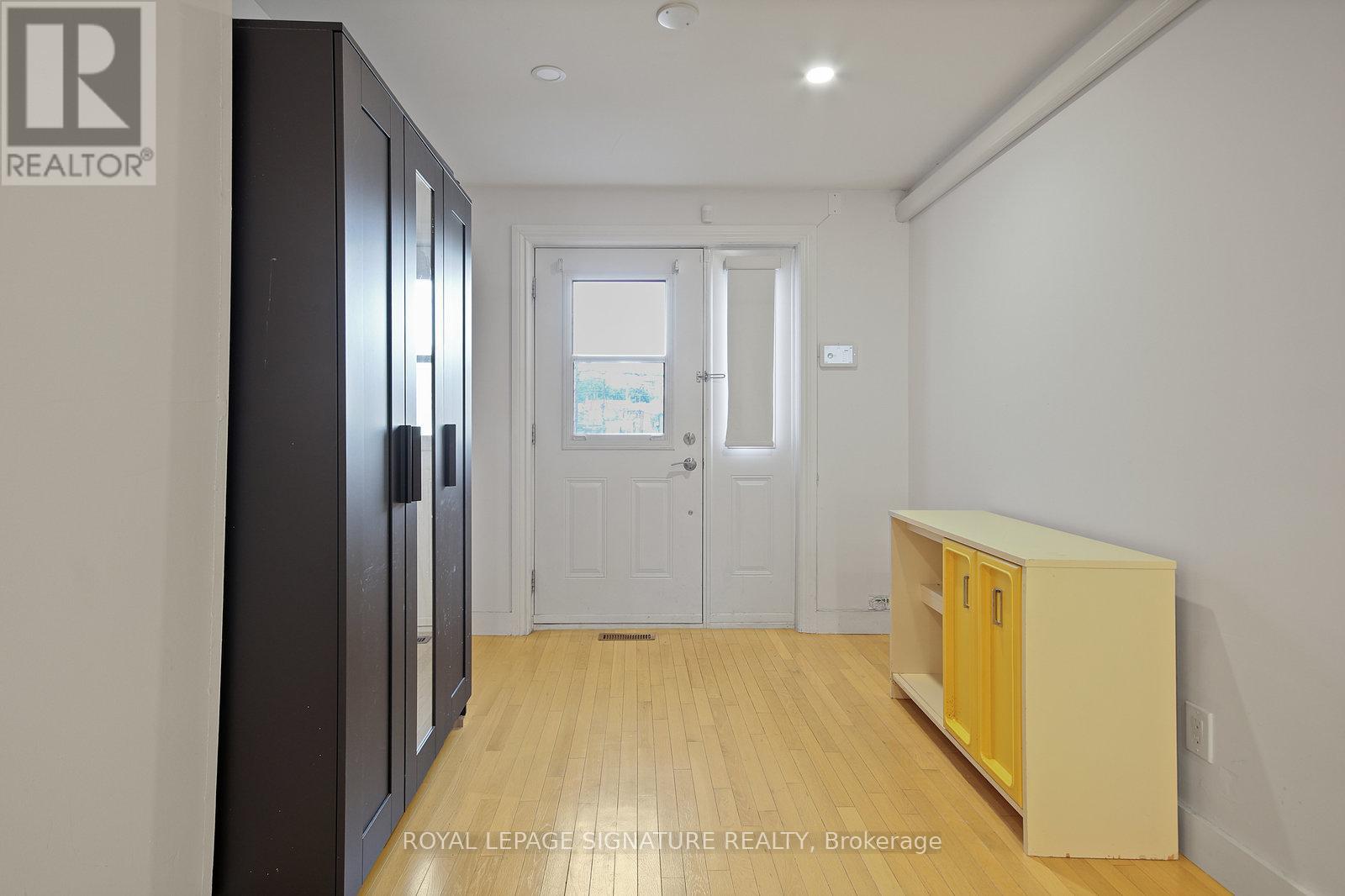 Photo 18 of Upper 1048 Queen Street W, Toronto ON
