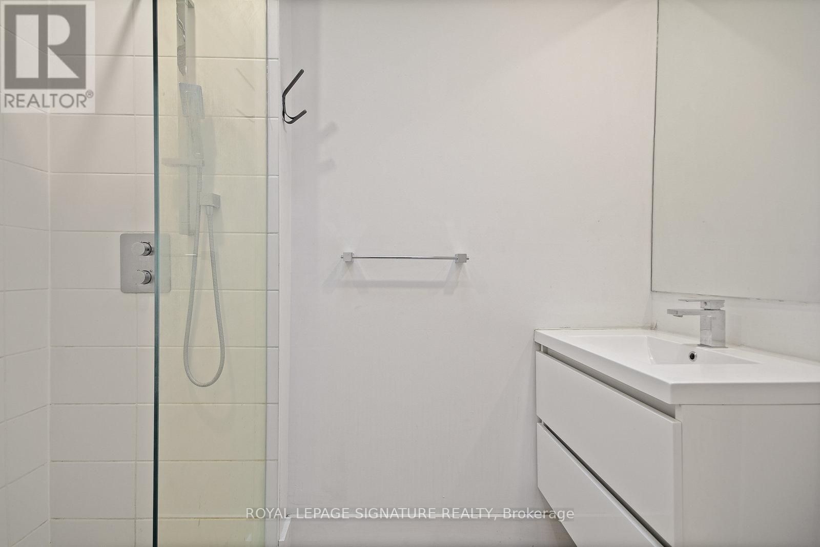 Photo 20 of Upper 1048 Queen Street W, Toronto ON