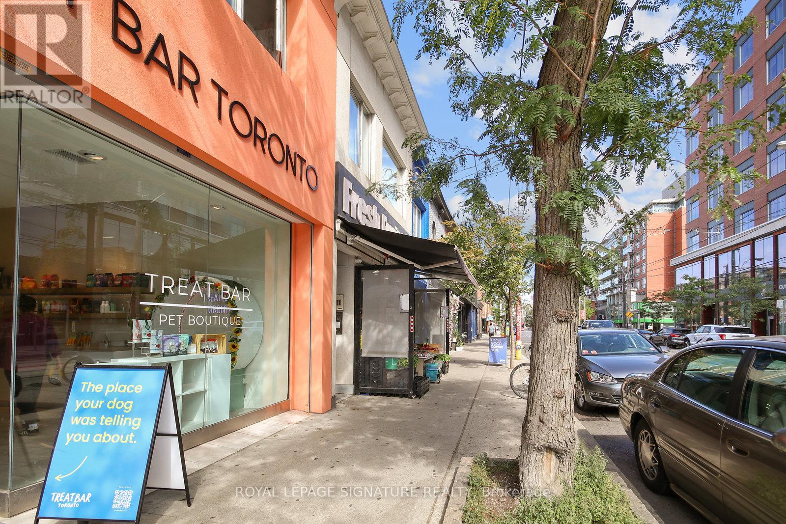 Photo 3 of Upper 1048 Queen Street W, Toronto ON