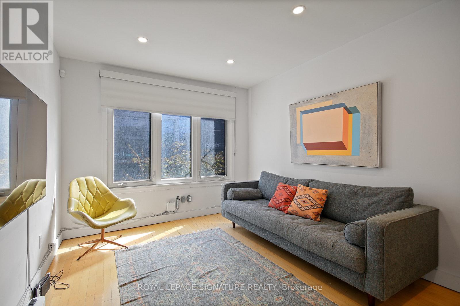 Photo 5 of Upper 1048 Queen Street W, Toronto ON