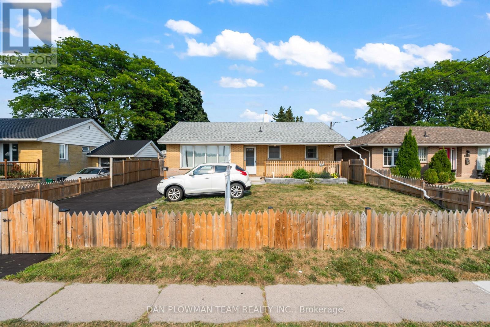 Photo 4 of 641 Stevenson Road N, Oshawa ON