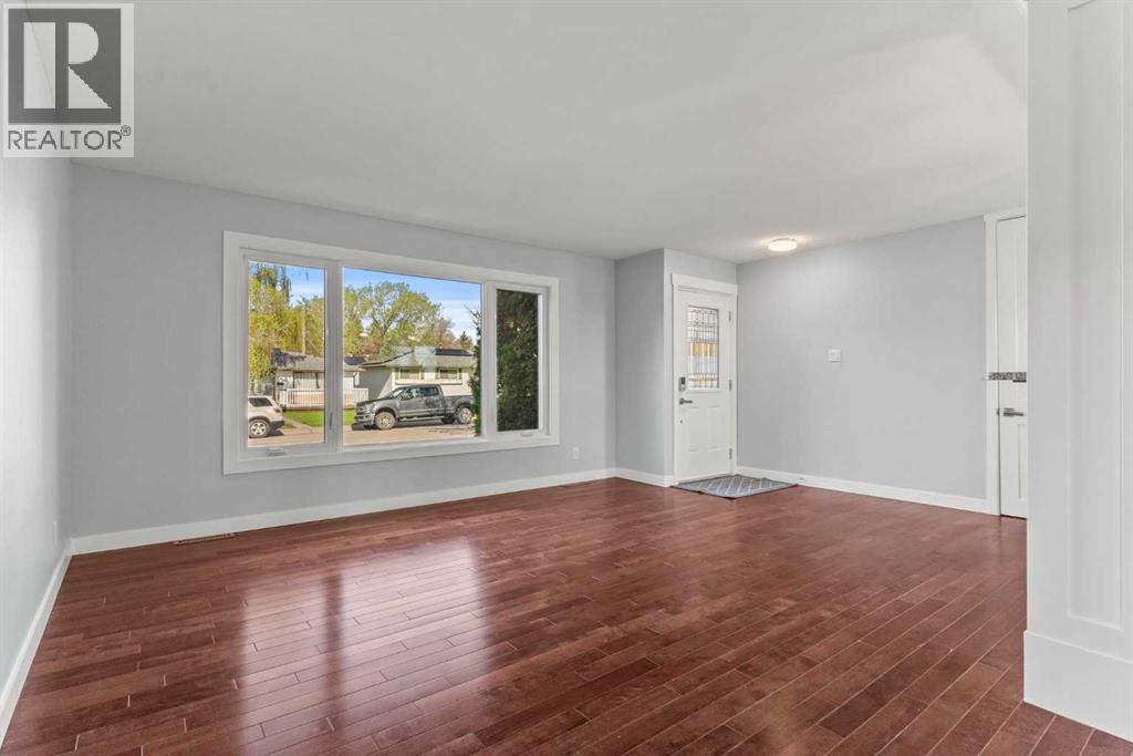Photo 6 of 7424 Fleetwood Drive Se, Calgary AB