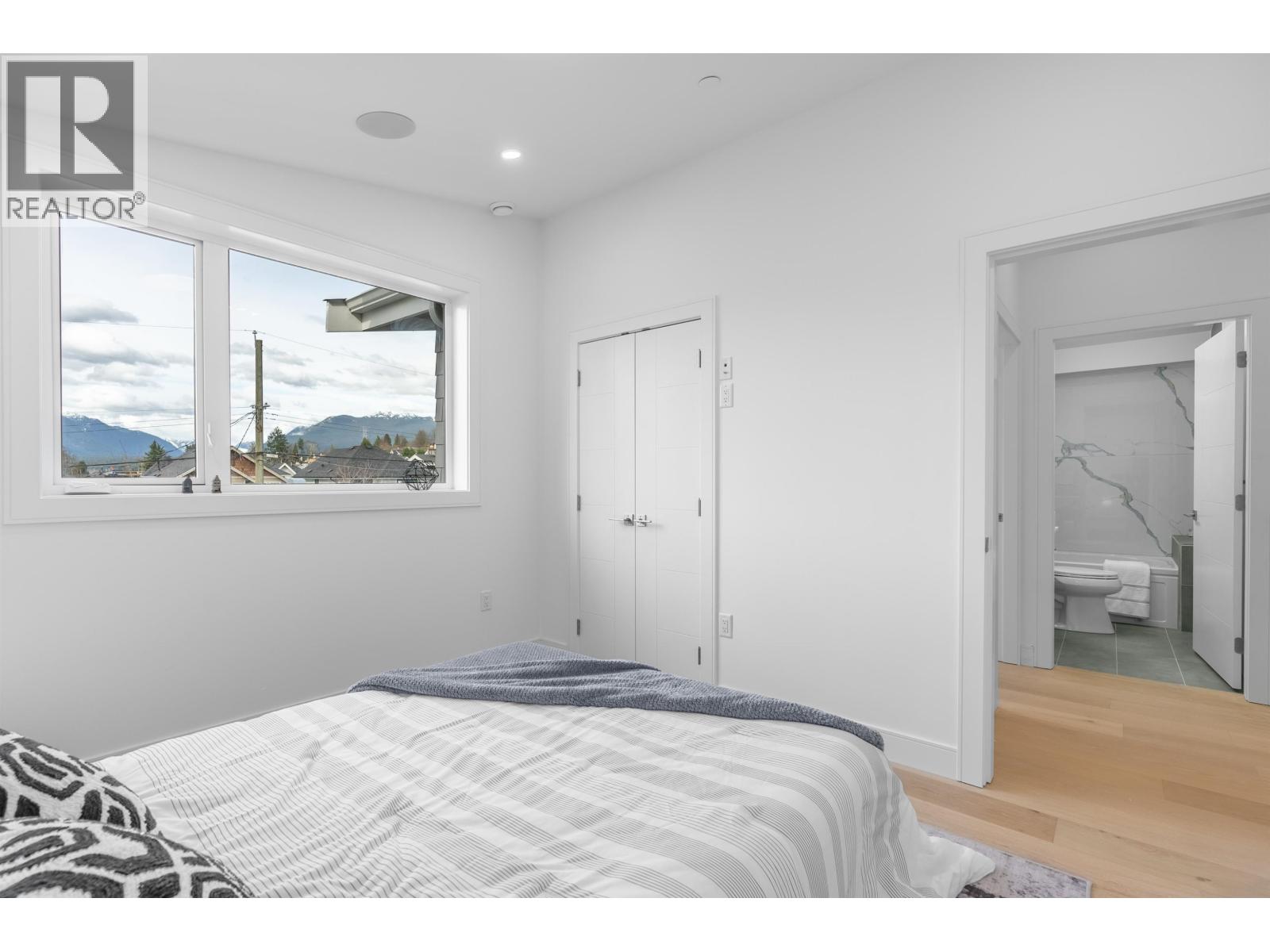 Photo 10 of 3511 Triumph Street, Vancouver BC