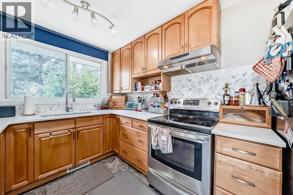Photo 5 of 1611 Radisson Drive Se, Calgary AB