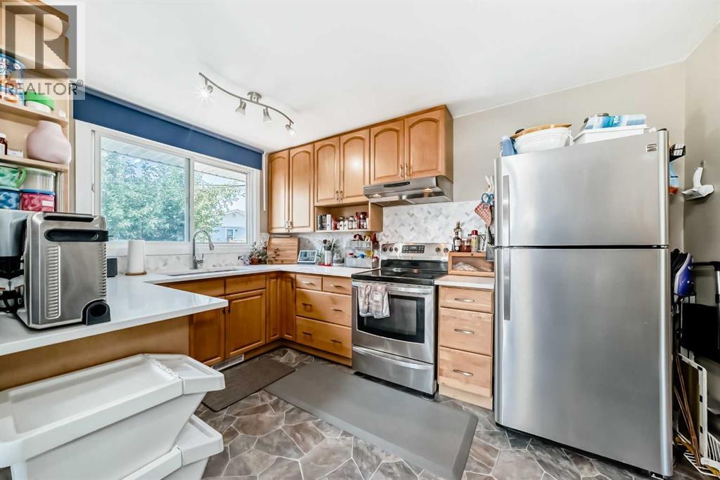 Photo 3 of 1611 Radisson Drive Se, Calgary AB