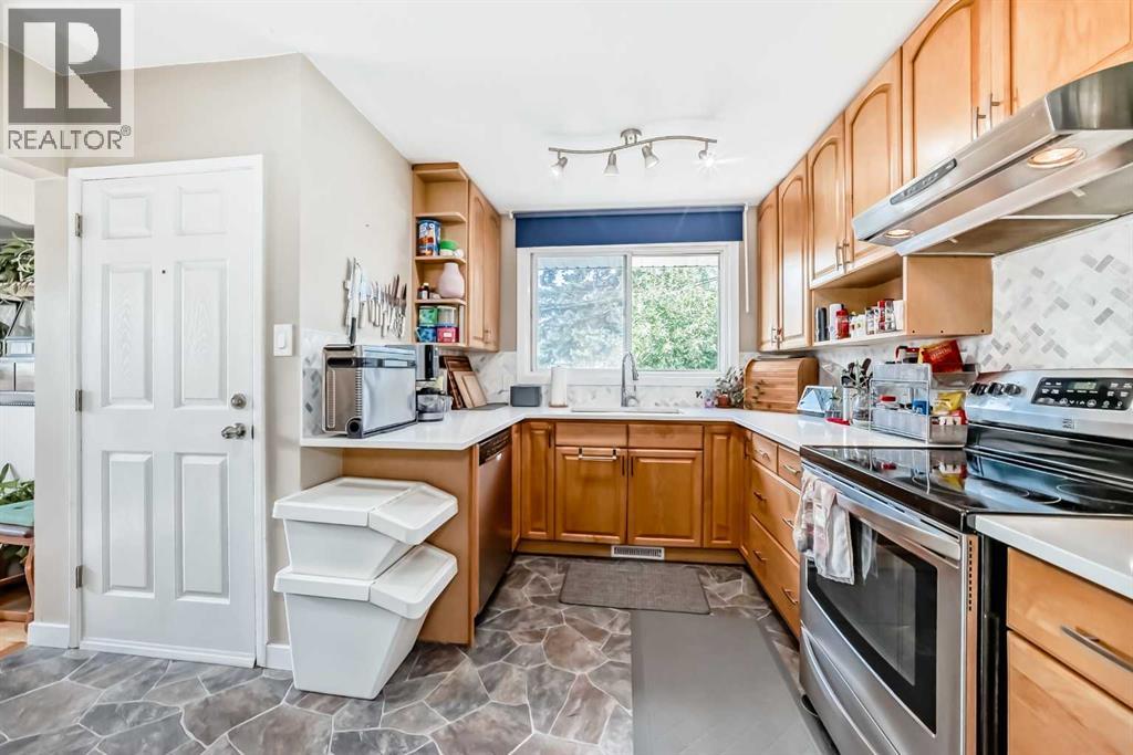 Photo 4 of 1611 Radisson Drive Se, Calgary AB