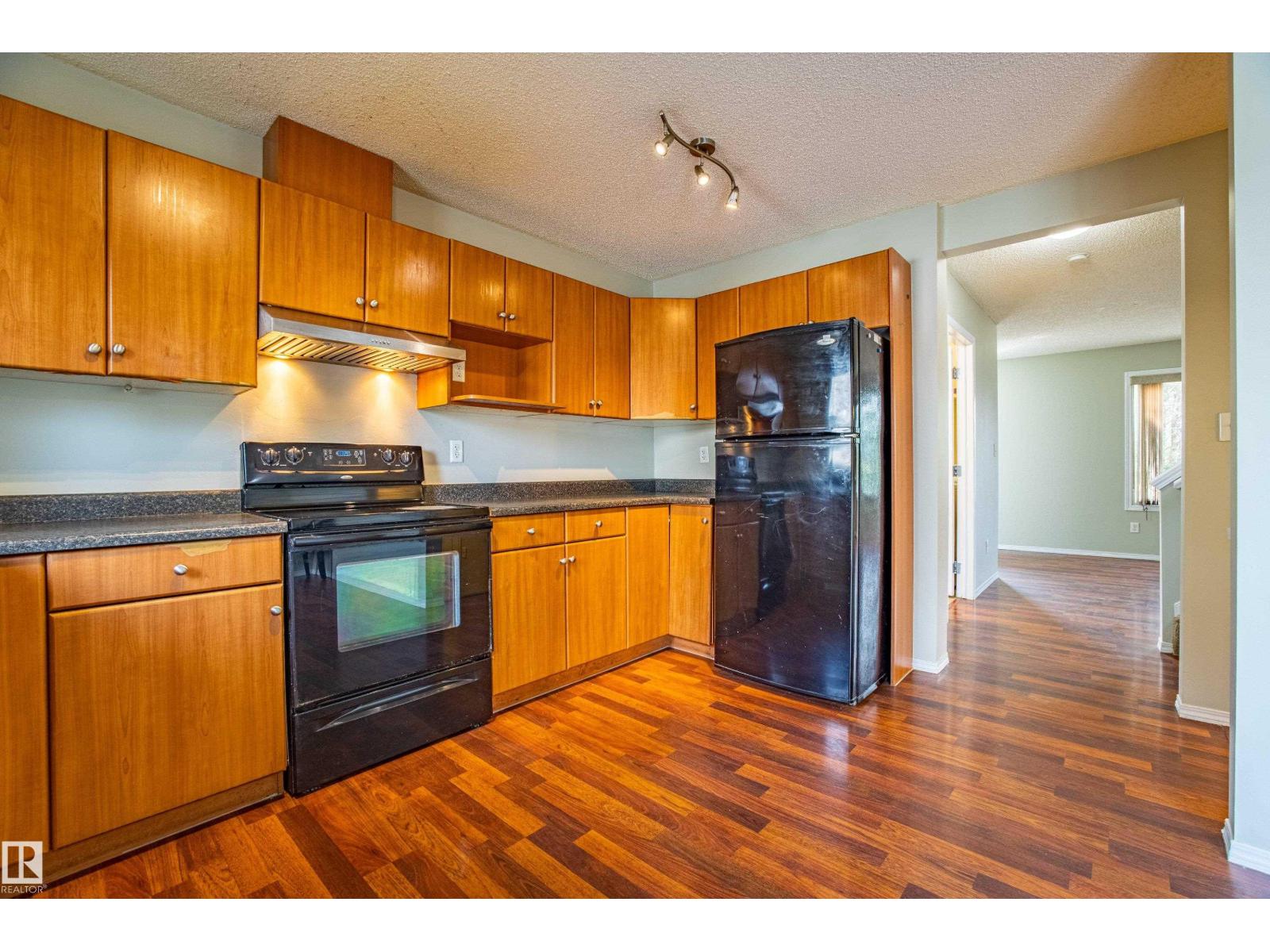 Photo 10 of 51 2503 24 St Nw, Edmonton AB