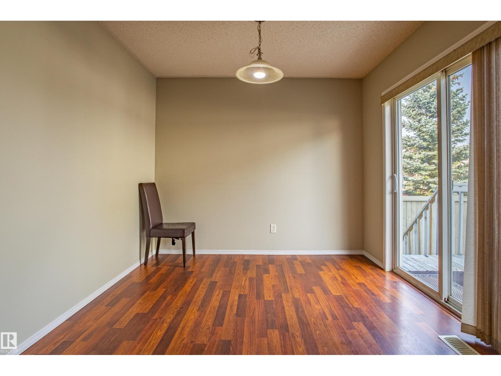 Photo 12 of 51 2503 24 St Nw, Edmonton AB