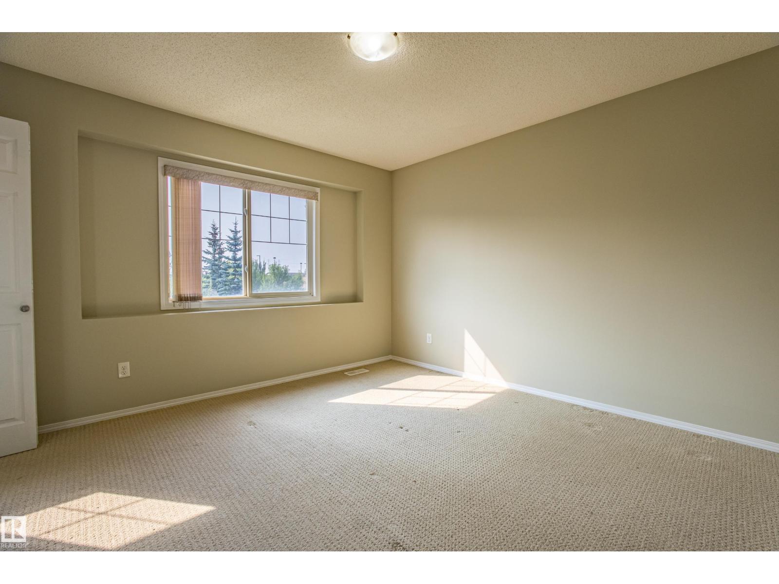 Photo 15 of 51 2503 24 St Nw, Edmonton AB