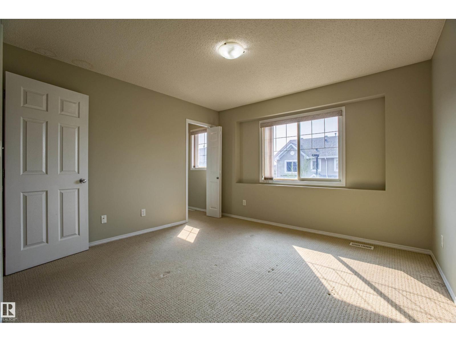 Photo 16 of 51 2503 24 St Nw, Edmonton AB