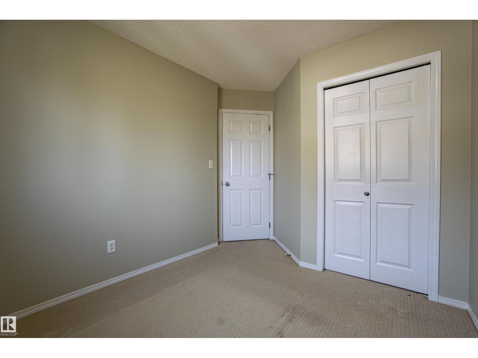 Photo 23 of 51 2503 24 St Nw, Edmonton AB