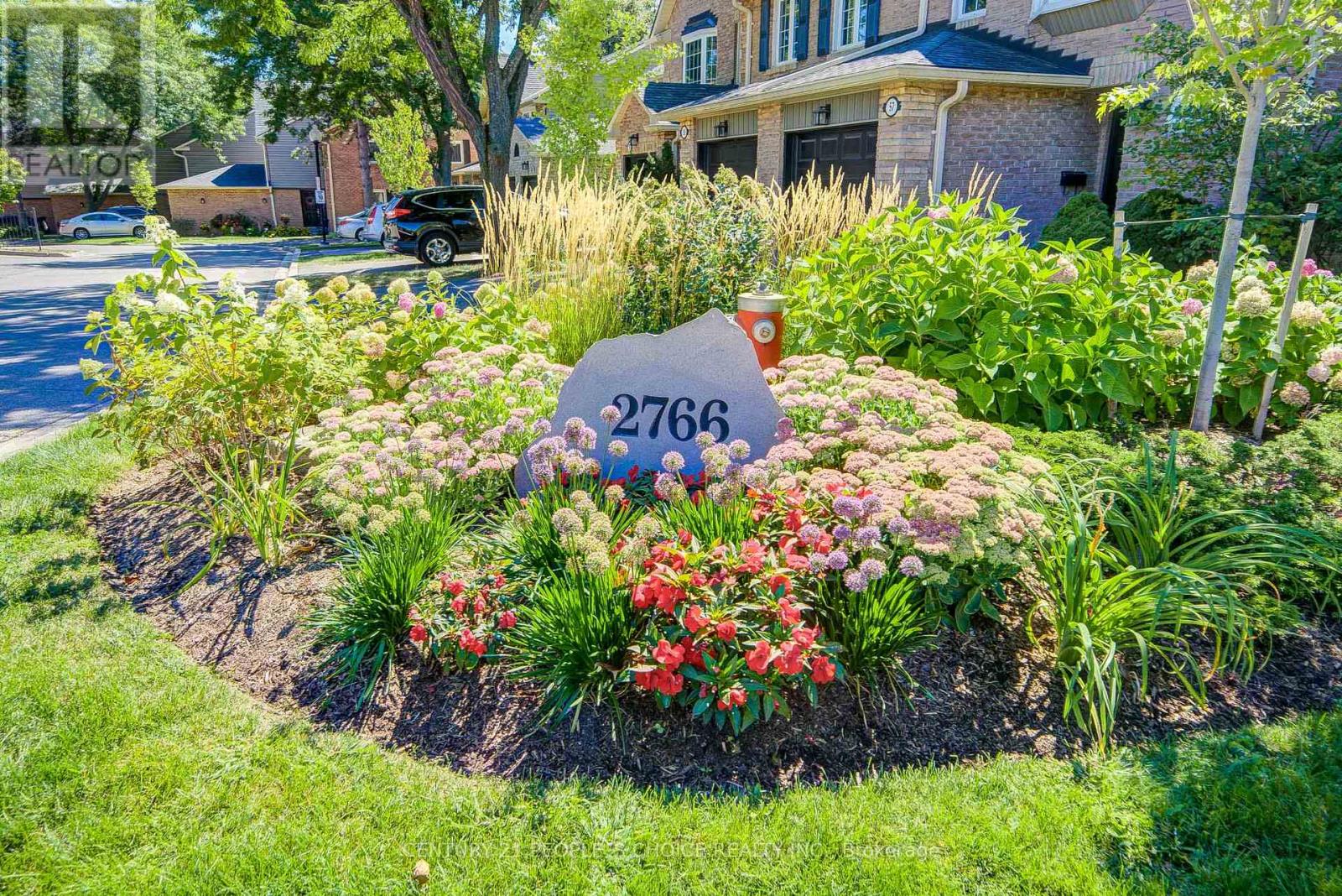 Photo 3 of 53 2766 Folkway Drive, Mississauga ON