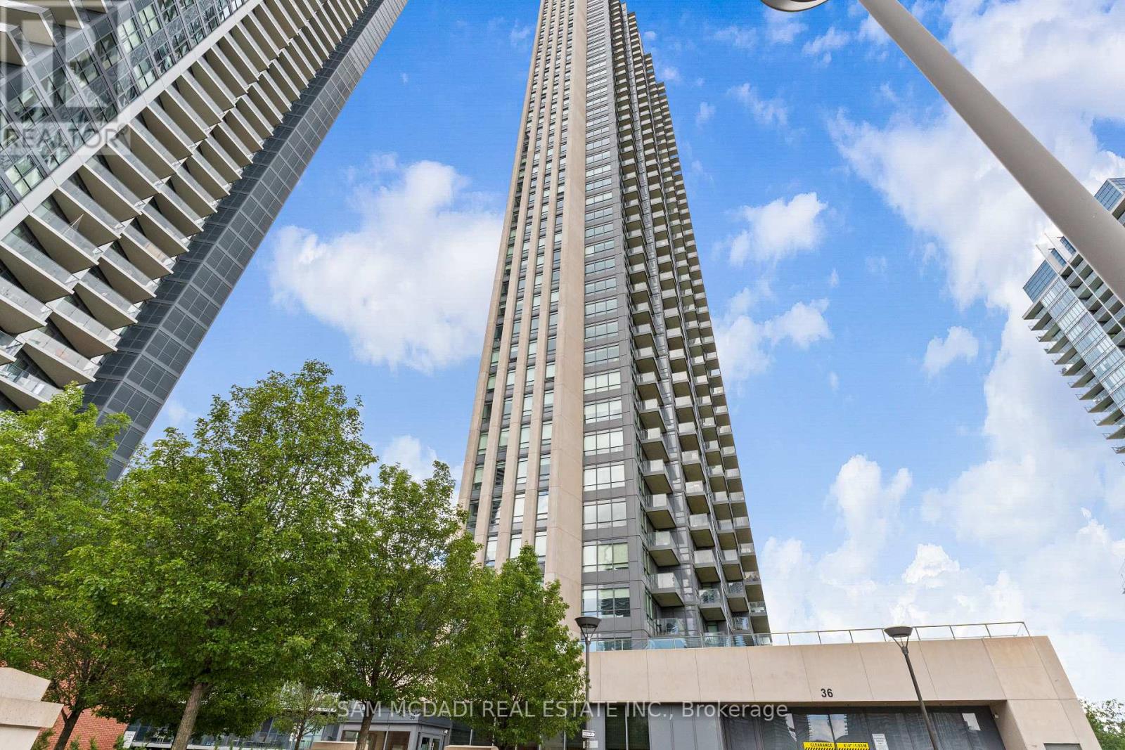 Photo 1 of 1109 36 Park Lawn Road, Toronto ON