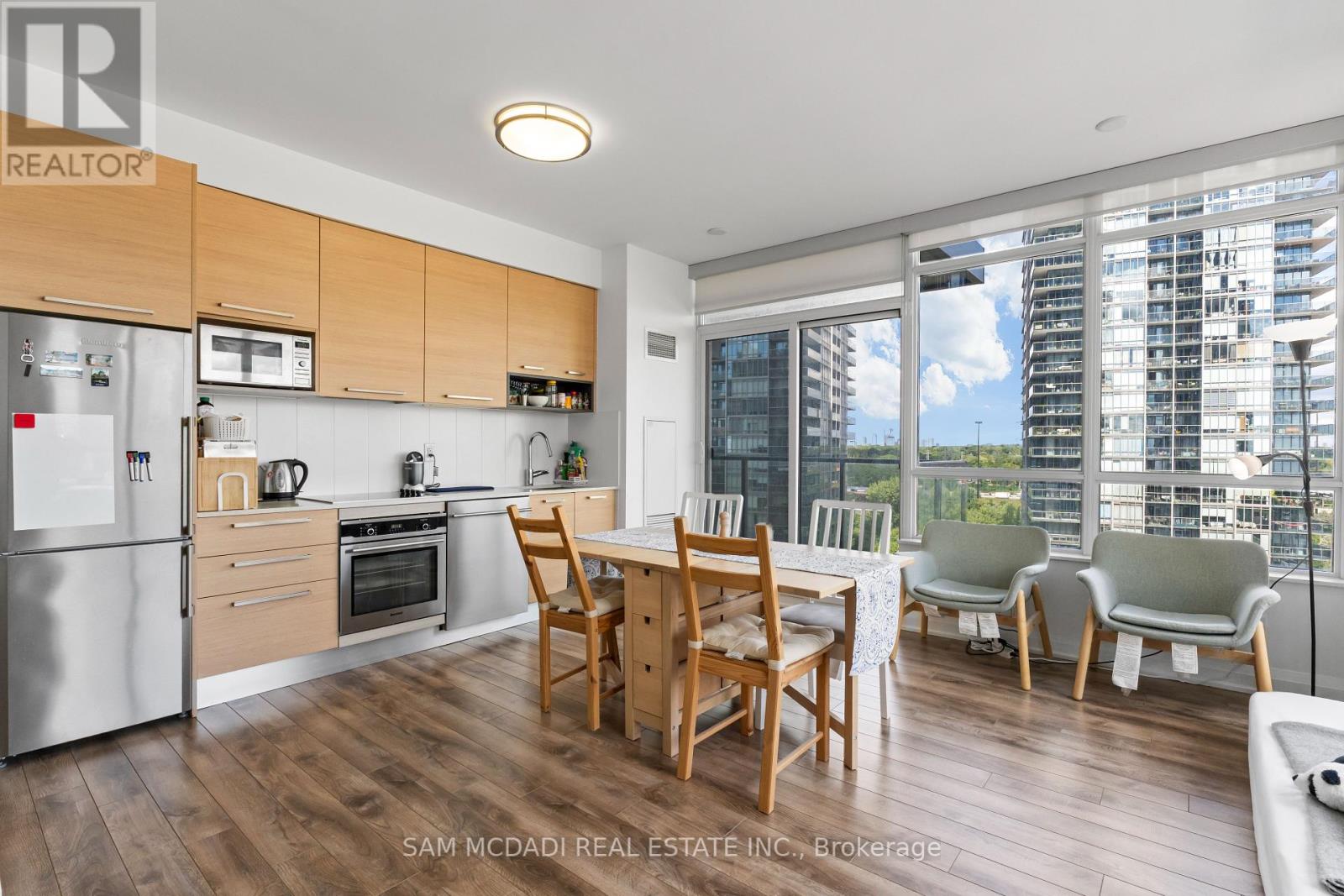 Photo 4 of 1109 36 Park Lawn Road, Toronto ON