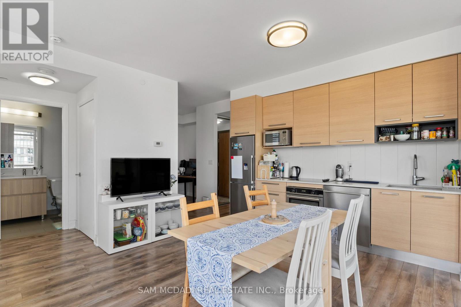 Photo 5 of 1109 36 Park Lawn Road, Toronto ON