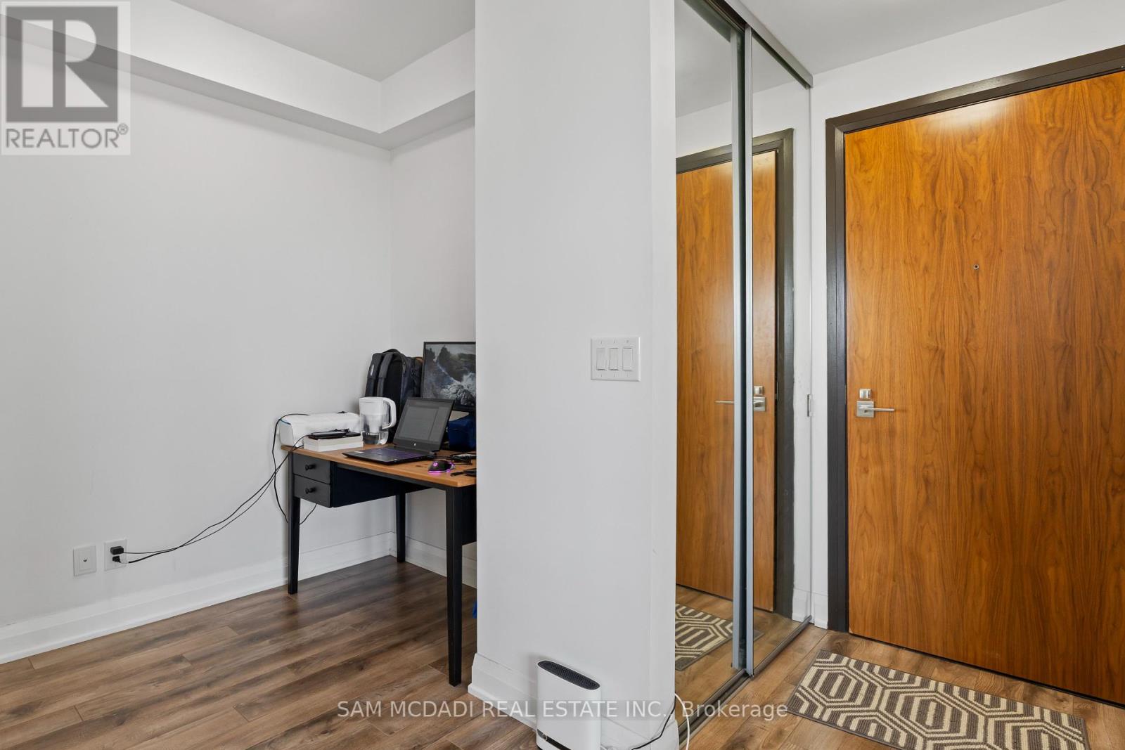 Photo 7 of 1109 36 Park Lawn Road, Toronto ON