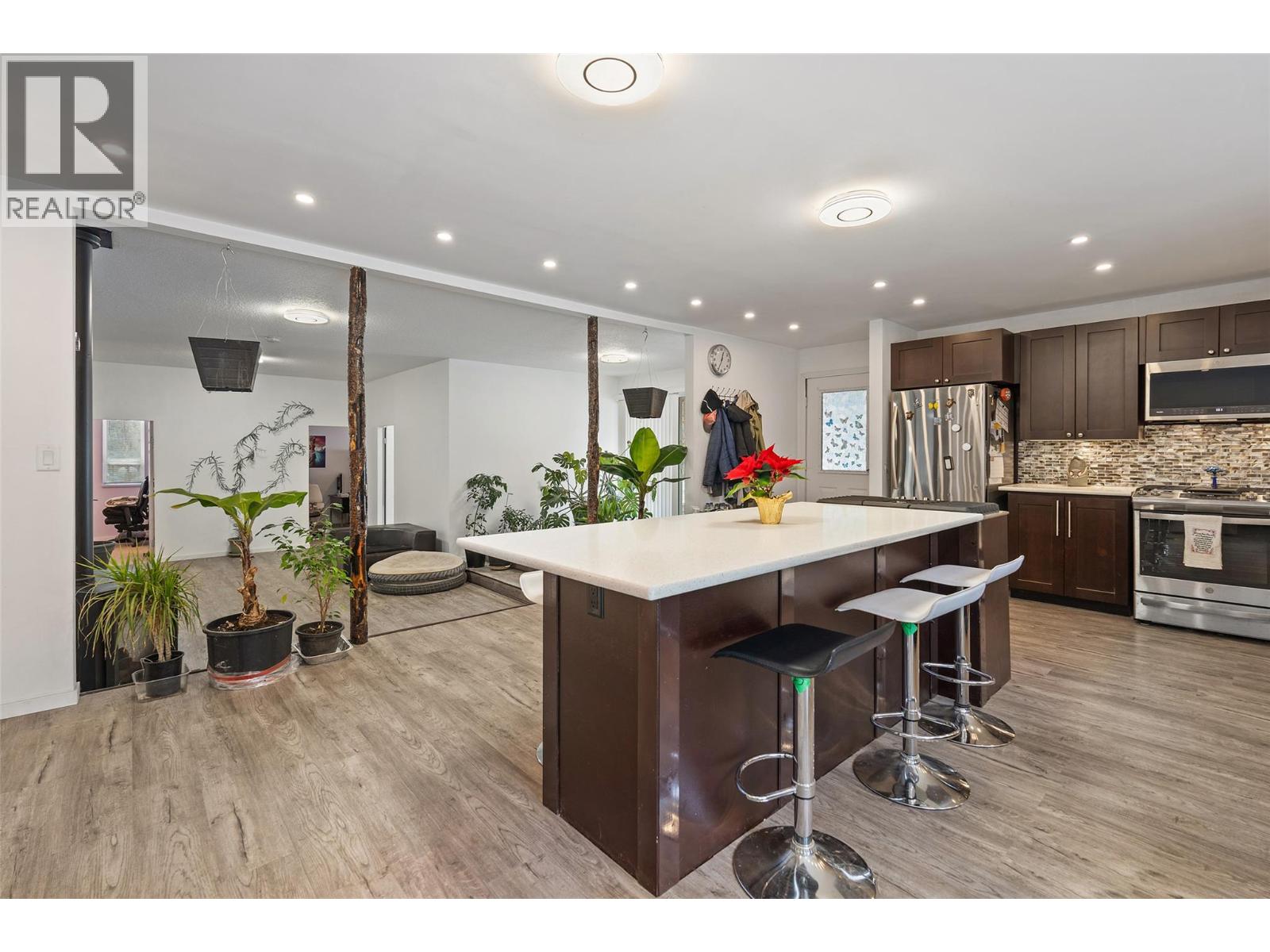3023 Highway 3, Hedley