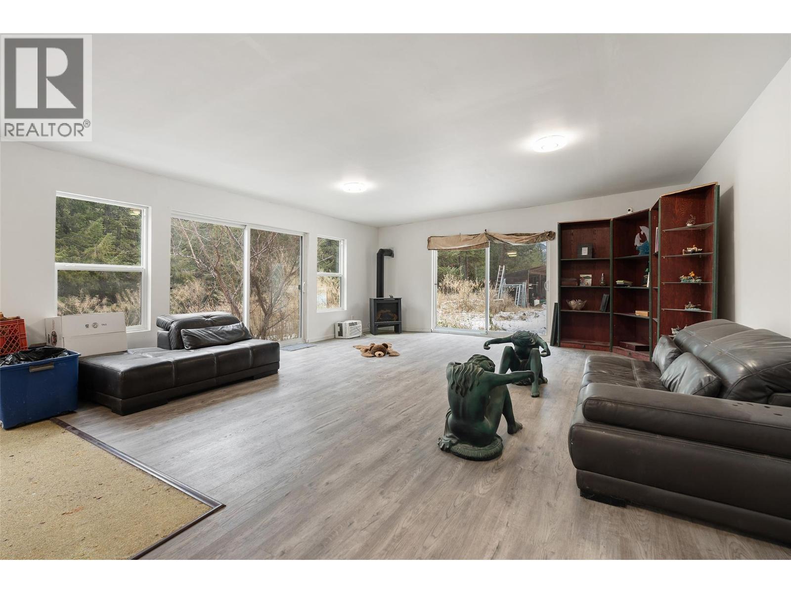 3023 Highway 3, Hedley