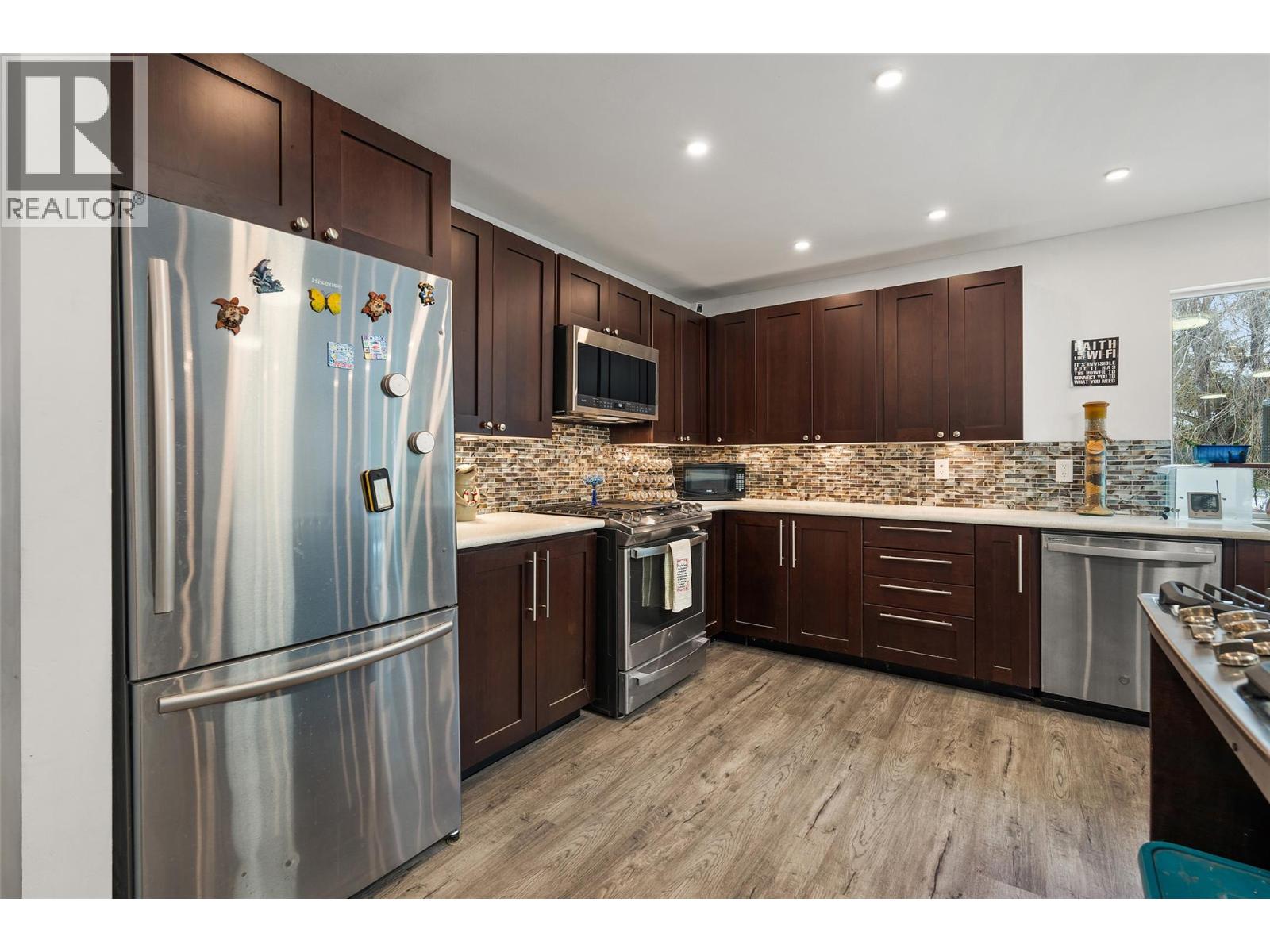 3023 Highway 3, Hedley