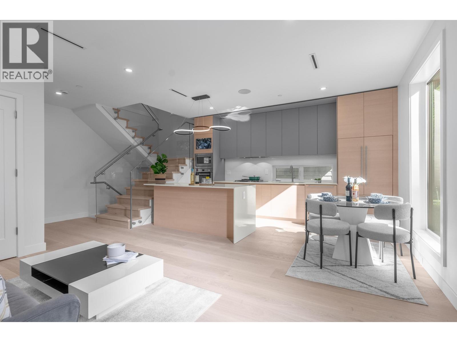 Photo 4 of 1 4215 W 13 Th Avenue, Vancouver BC