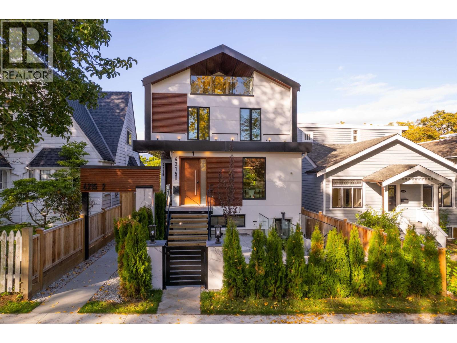 Photo 1 of 1 4215 W 13 Th Avenue, Vancouver BC
