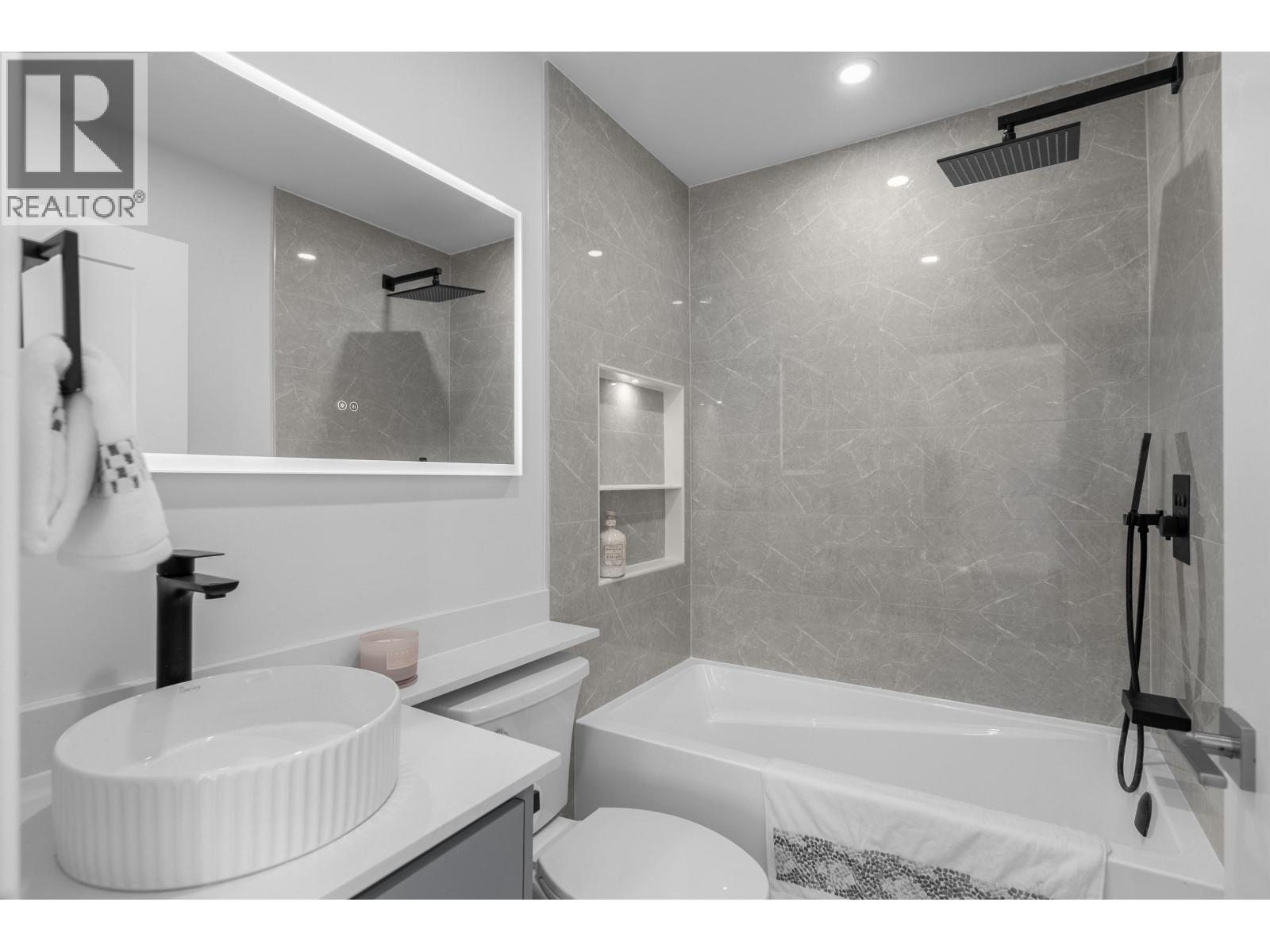 Photo 17 of 1 4215 W 13 Th Avenue, Vancouver BC