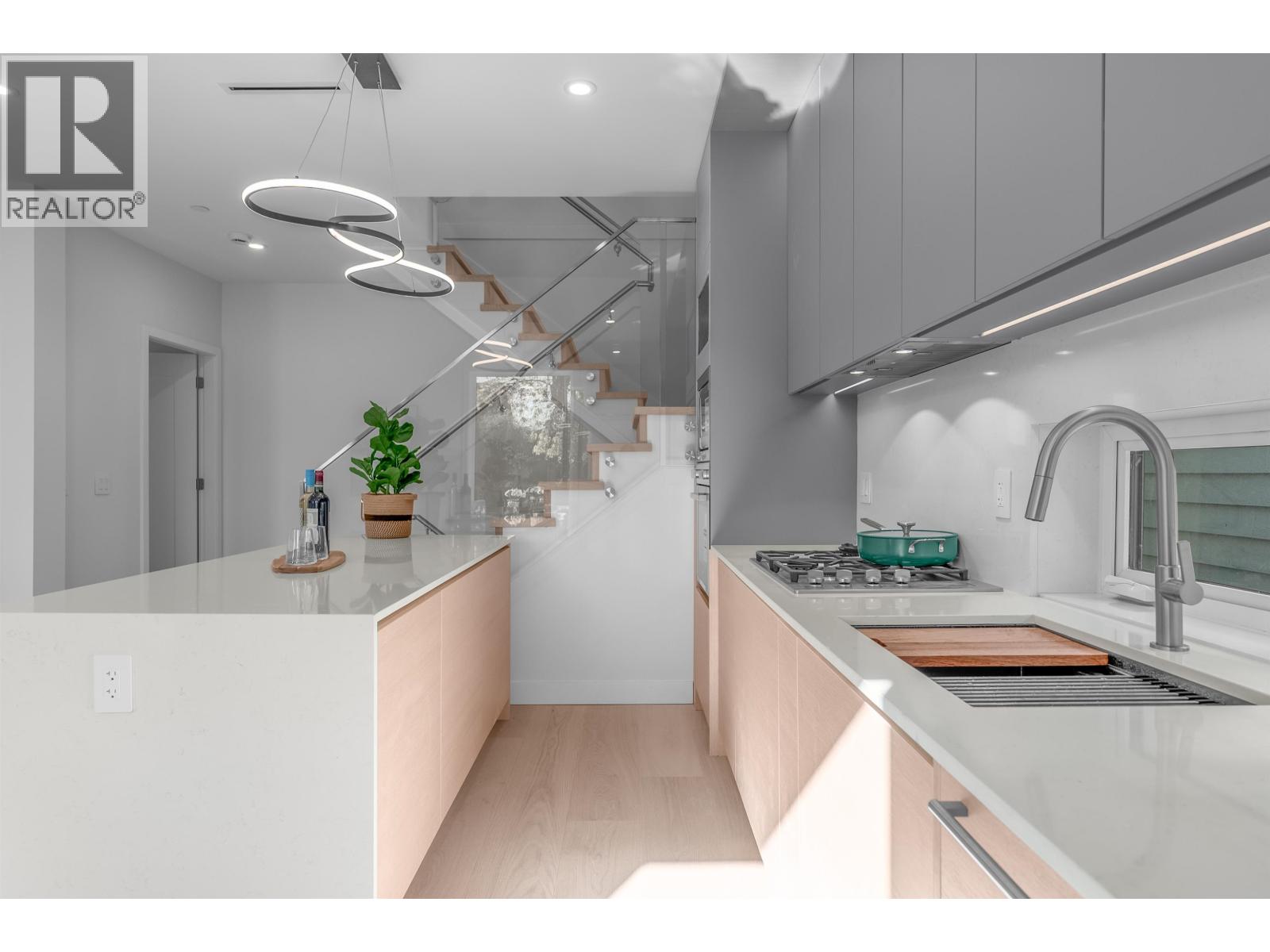 Photo 6 of 1 4215 W 13 Th Avenue, Vancouver BC