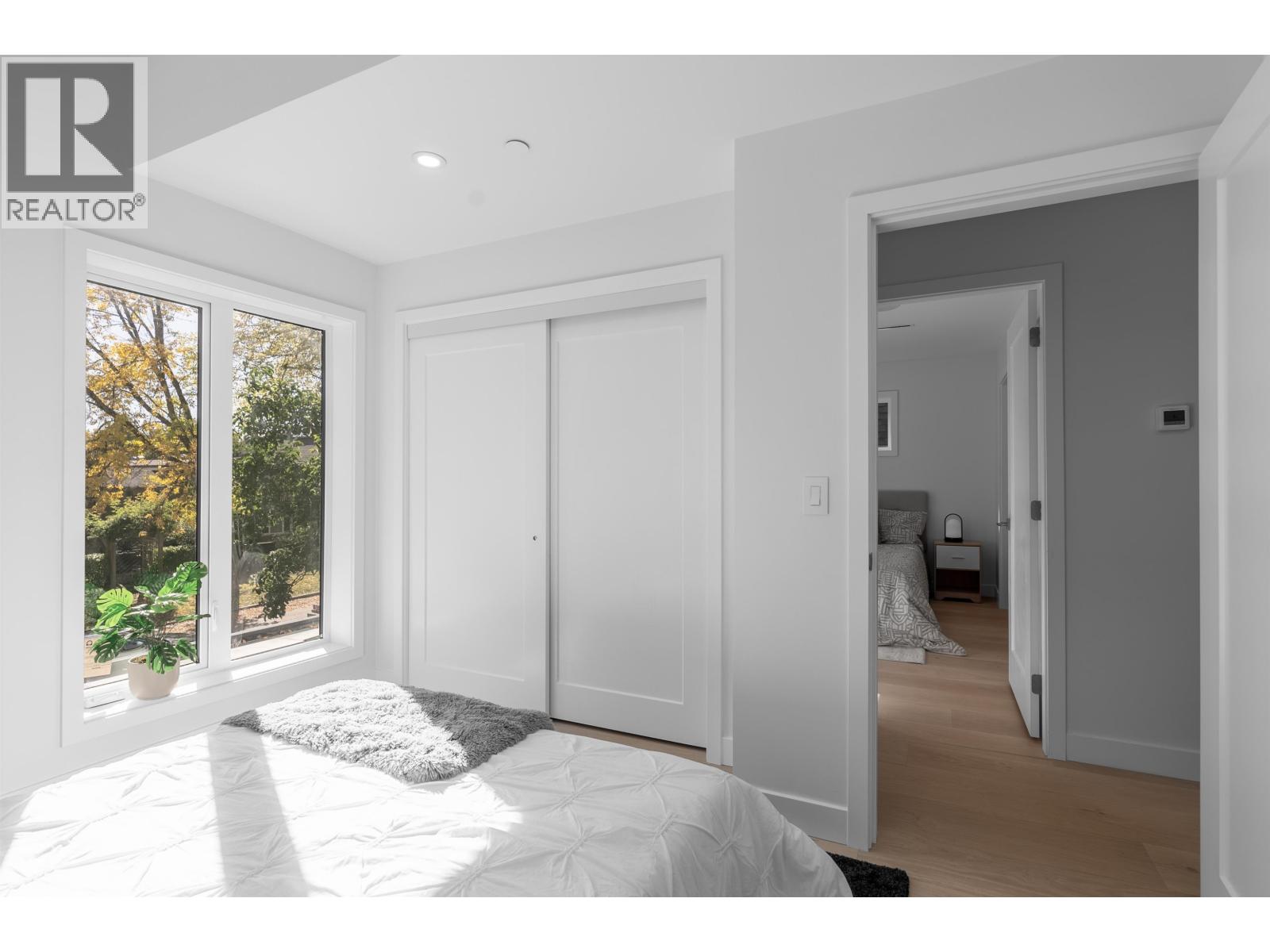 Photo 12 of 1 4215 W 13 Th Avenue, Vancouver BC