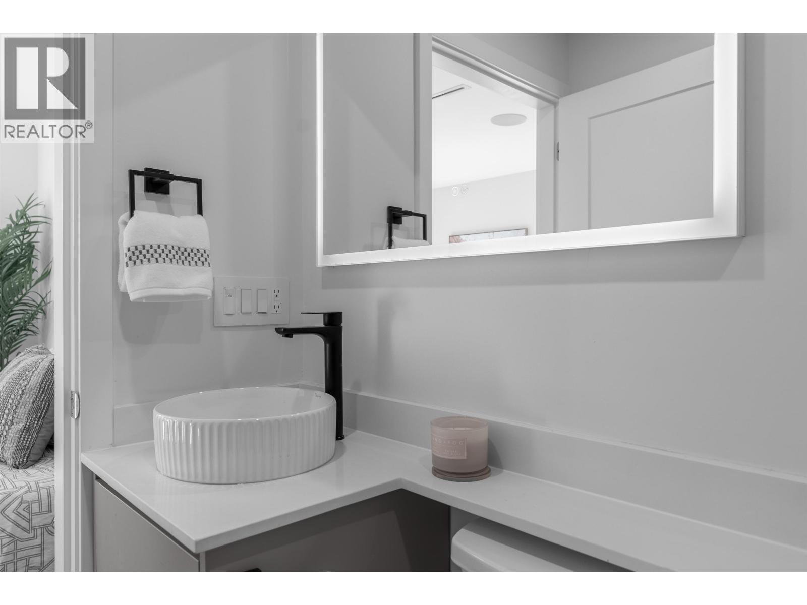 Photo 18 of 1 4215 W 13 Th Avenue, Vancouver BC