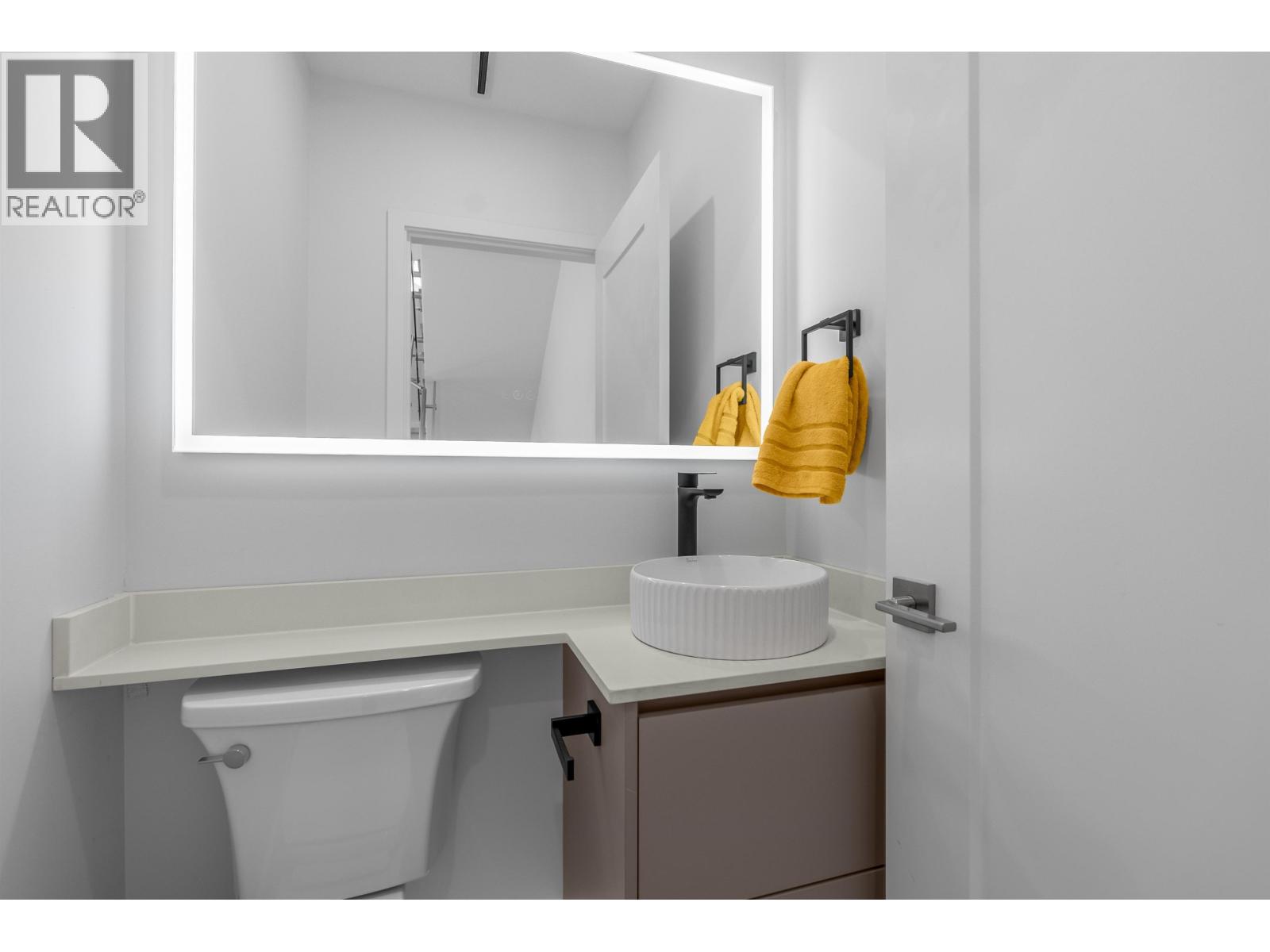 Photo 8 of 1 4215 W 13 Th Avenue, Vancouver BC