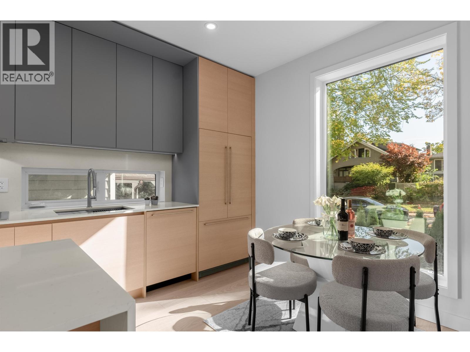 Photo 3 of 1 4215 W 13 Th Avenue, Vancouver BC
